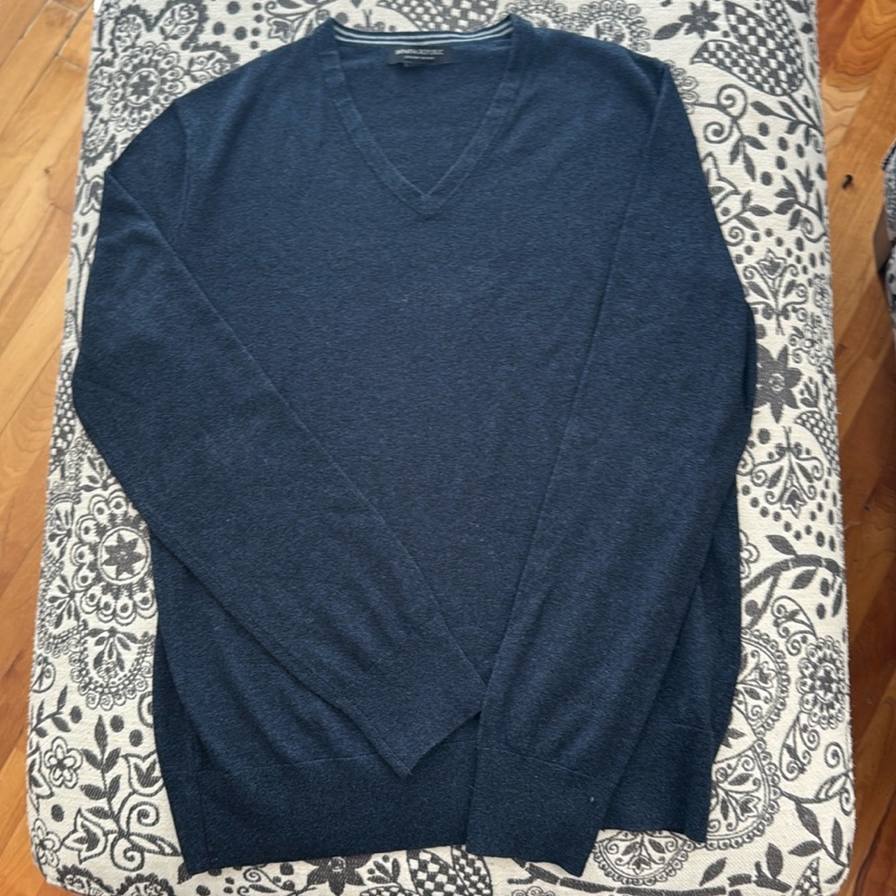 Banana Republic V-Neck Sweater - Navy Blue Cashmere Silk Luxury Blend - Men’s S